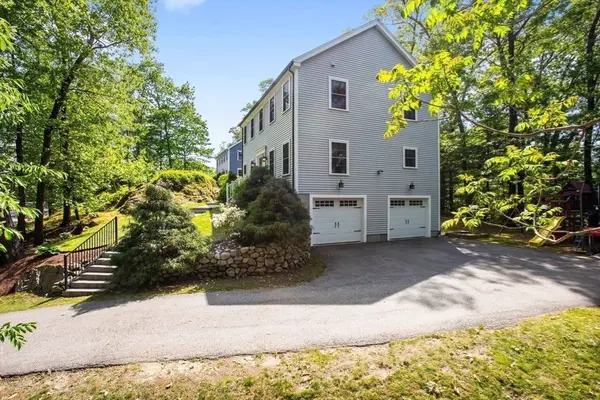 24 Old Merrill St, Amesbury, MA 01913