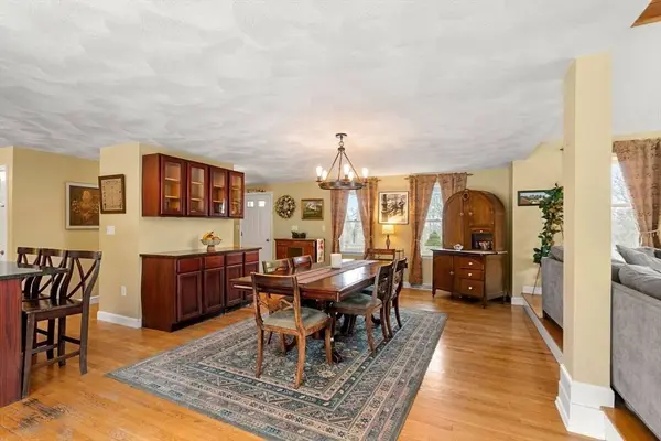 28 Coleman Rd, Groveland, MA 01834