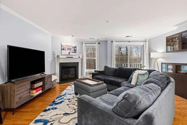 19 Broad St #203, Merrimac, MA 01860