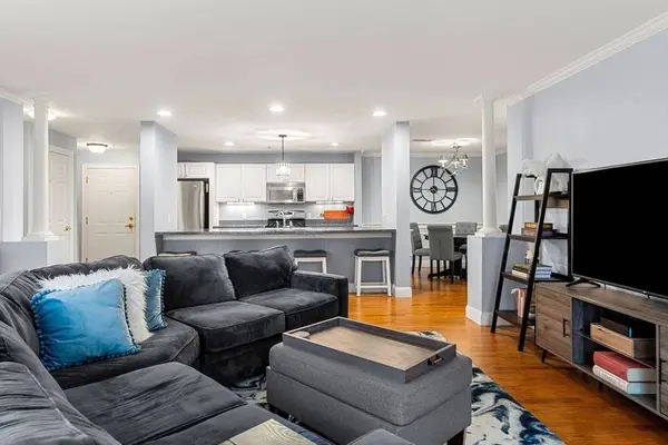 19 Broad St #203, Merrimac, MA 01860