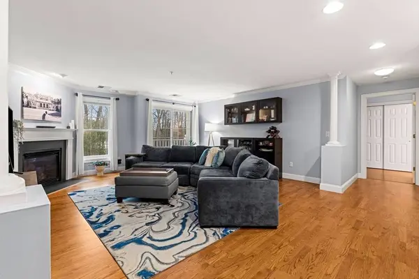 19 Broad St #203, Merrimac, MA 01860