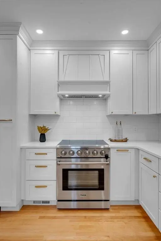 41 Commonwealth Ave, Haverhill, MA 01830