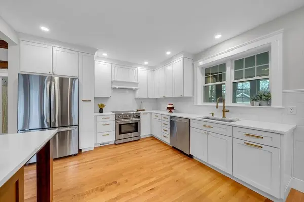 41 Commonwealth Ave, Haverhill, MA 01830