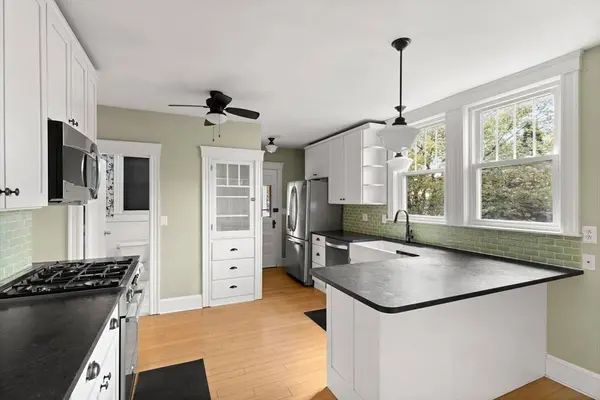 11 Norman Rd, North Andover, MA 01845