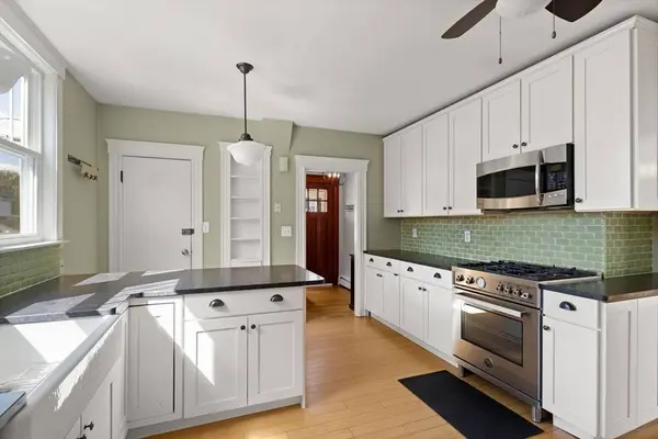 11 Norman Rd, North Andover, MA 01845