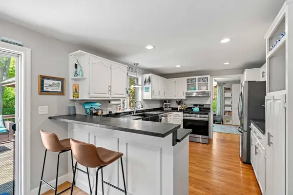 102 Elm St, Newbury, MA 01922