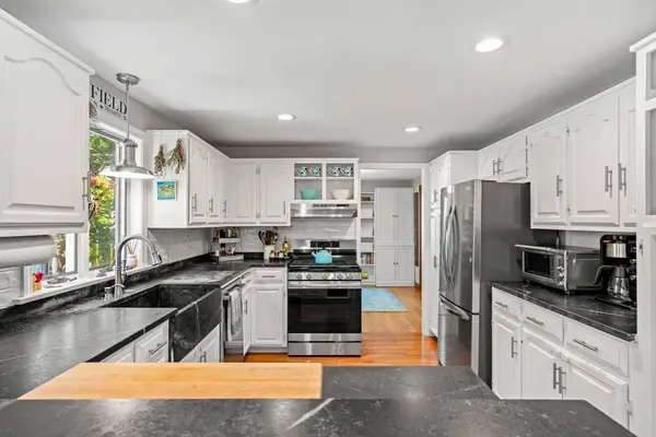 102 Elm St, Newbury, MA 01922