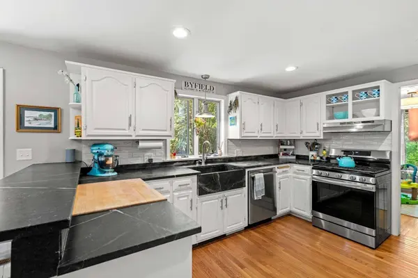 102 Elm St, Newbury, MA 01922