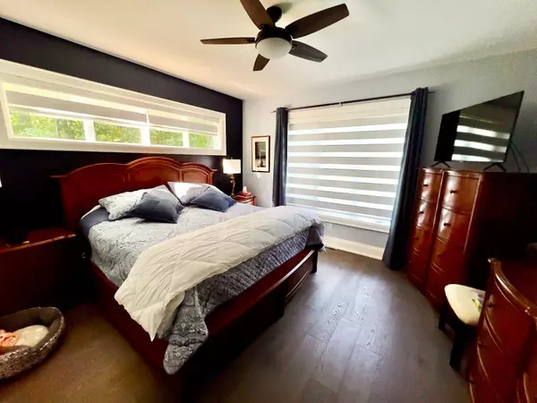 81 Spruce ST, Tiny, ON L0L 1P1