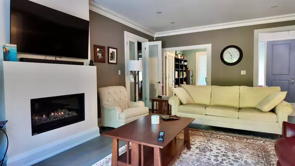 81 Spruce ST, Tiny, ON L0L 1P1