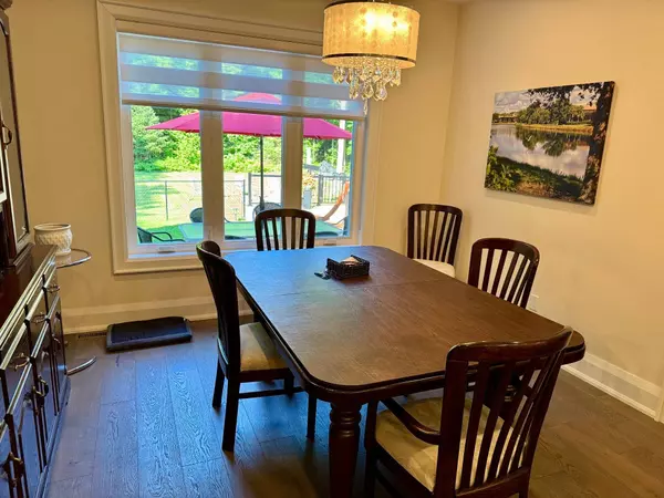 81 Spruce ST, Tiny, ON L0L 1P1