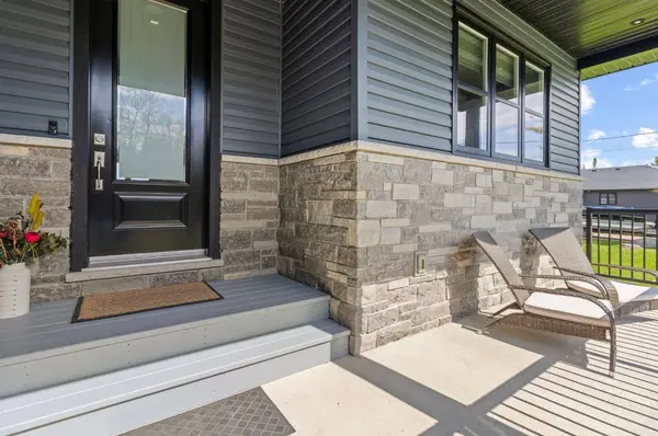 14 Thomas ST, Wasaga Beach, ON L9Z 2Y9