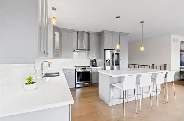 14 Thomas ST, Wasaga Beach, ON L9Z 2Y9