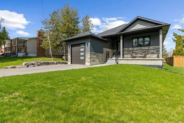 14 Thomas ST, Wasaga Beach, ON L9Z 2Y9