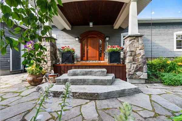 19 Georgian Manor DR, Collingwood, ON L9Y 3Z1