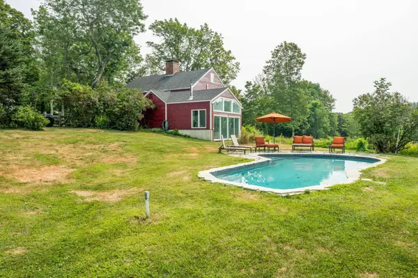 19 Shaws Hill RD, Kensington, NH 03833