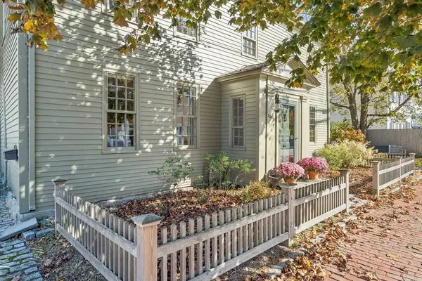 288 Merrimac St, Newburyport, MA 01950