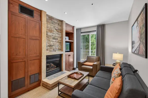 150 Ch. du Curé-Deslauriers #201-203, Mont-tremblant, QC J8E1C9