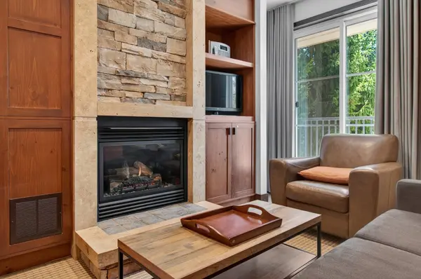 150 Ch. du Curé-Deslauriers #201-203, Mont-tremblant, QC J8E1C9