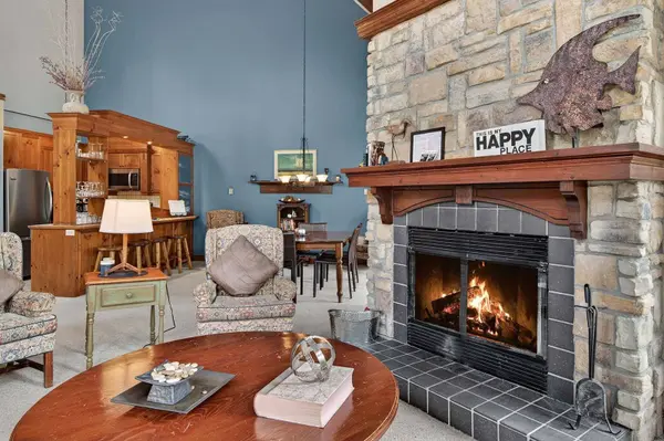 106 Ch. des Quatre-Sommets #2, Mont-tremblant, QC J8E1C6
