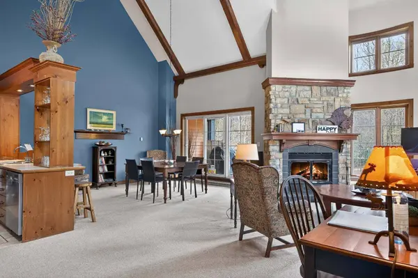 106 Ch. des Quatre-Sommets #2, Mont-tremblant, QC J8E1C6