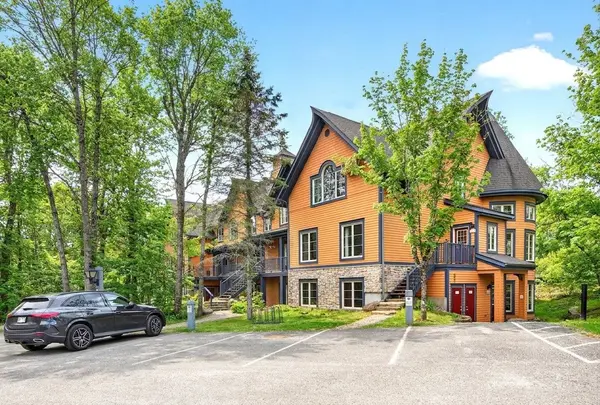 106 Ch. des Quatre-Sommets #2, Mont-tremblant, QC J8E1C6