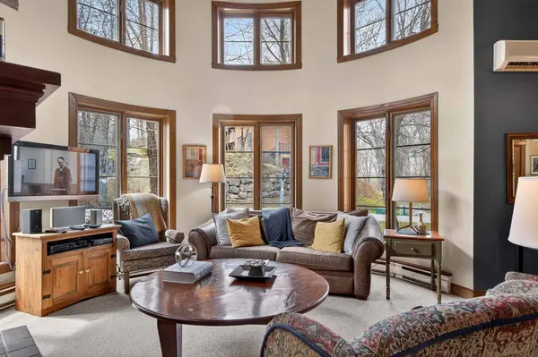 106 Ch. des Quatre-Sommets #2, Mont-tremblant, QC J8E1C6