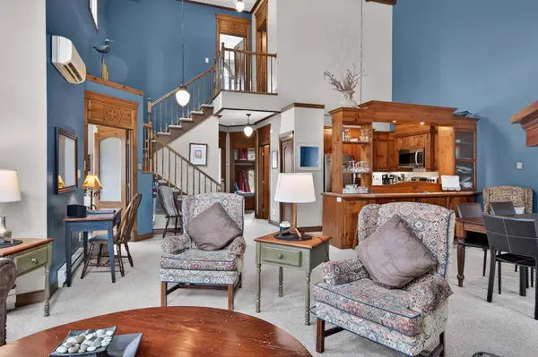 106 Ch. des Quatre-Sommets #2, Mont-tremblant, QC J8E1C6