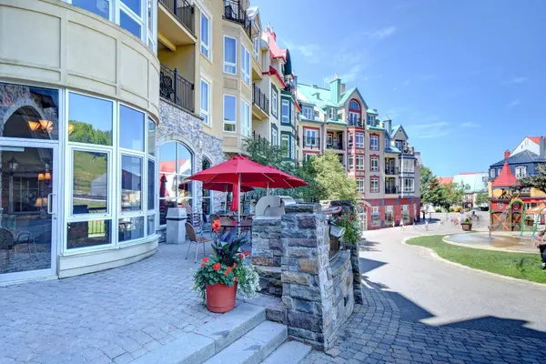 150 Ch. au Pied-de-la-Montagne #429-C, Mont-tremblant, QC J8E1M2