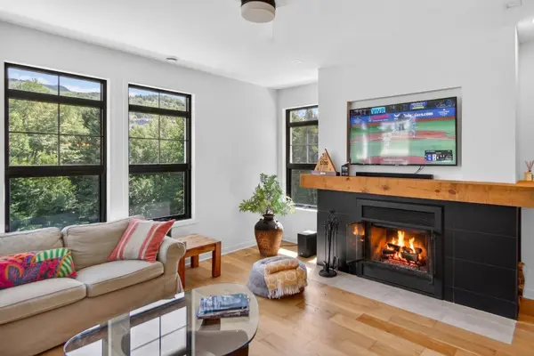 211 Ch. des Quatre-Sommets #7, Mont-tremblant, QC J8E1C6