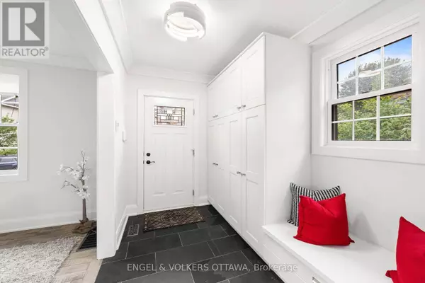 22 MOUNT PLEASANT AVENUE, Ottawa, ON K1S0L8