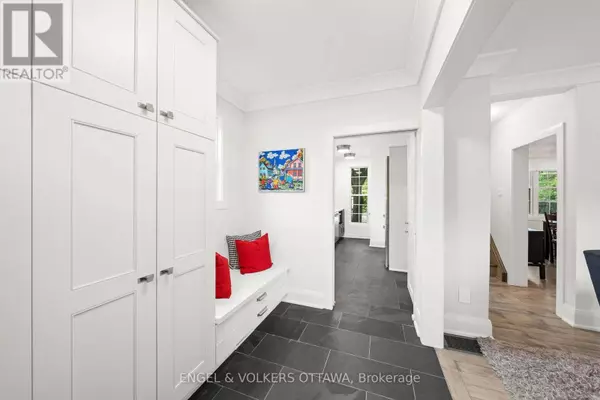 22 MOUNT PLEASANT AVENUE, Ottawa, ON K1S0L8