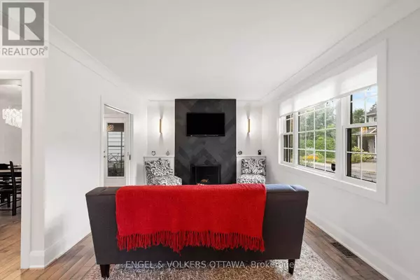 22 MOUNT PLEASANT AVENUE, Ottawa, ON K1S0L8