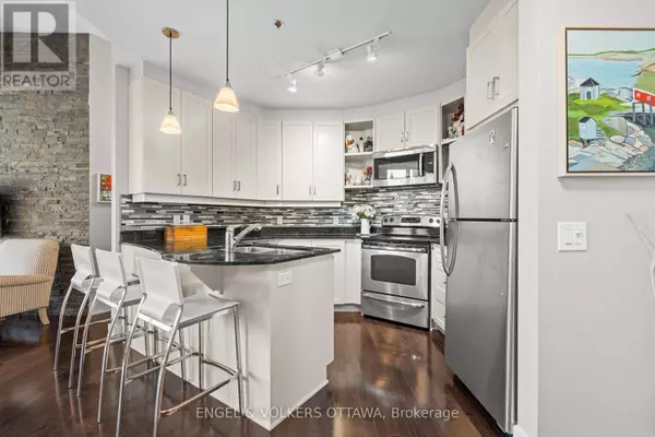 75 Cleary AVE #102, Ottawa, ON K2A1R8