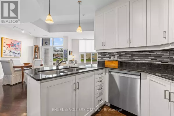 75 Cleary AVE #102, Ottawa, ON K2A1R8