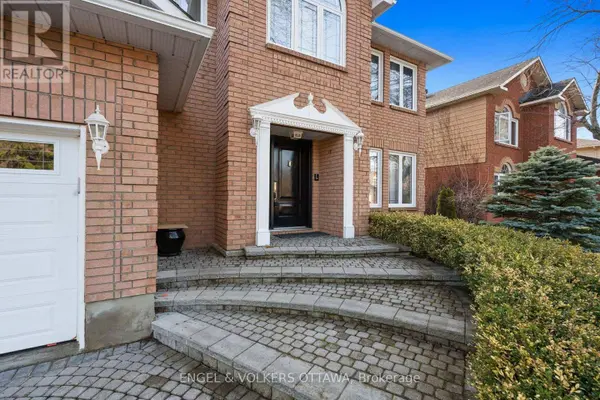19 KIMMINS COURT, Ottawa, ON K2K2M4