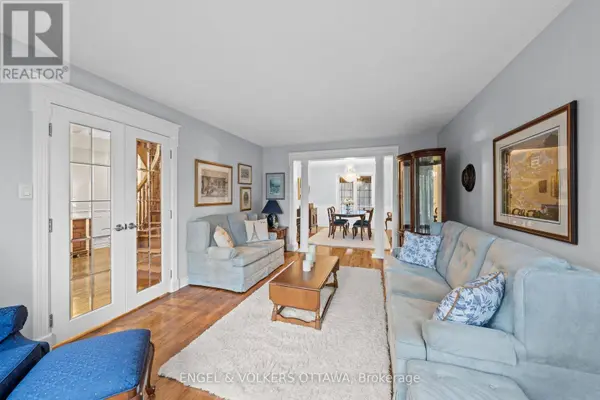 19 KIMMINS COURT, Ottawa, ON K2K2M4