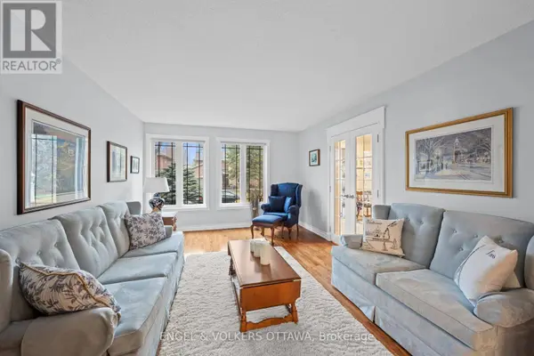 19 KIMMINS COURT, Ottawa, ON K2K2M4