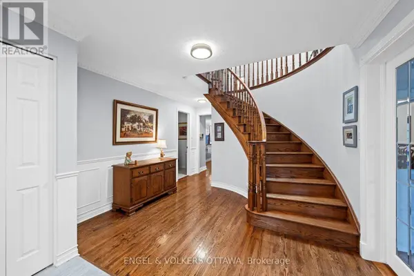 19 KIMMINS COURT, Ottawa, ON K2K2M4