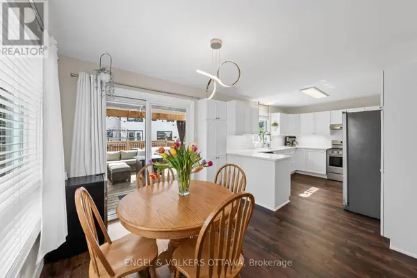 16 MAYFORD AVENUE, Ottawa, ON K2G6A7