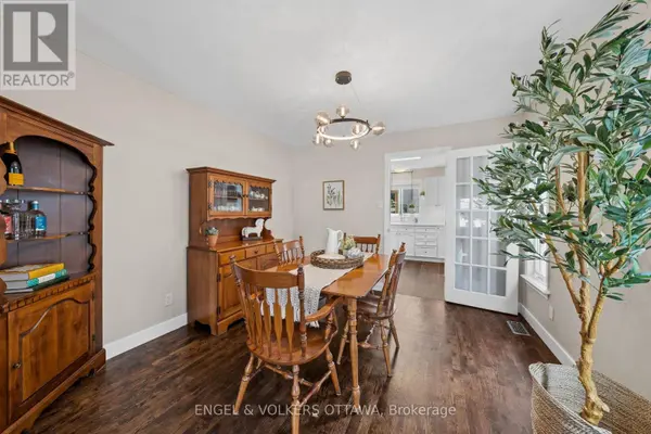 16 MAYFORD AVENUE, Ottawa, ON K2G6A7