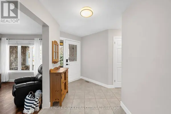 16 MAYFORD AVENUE, Ottawa, ON K2G6A7