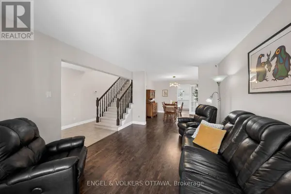 16 MAYFORD AVENUE, Ottawa, ON K2G6A7