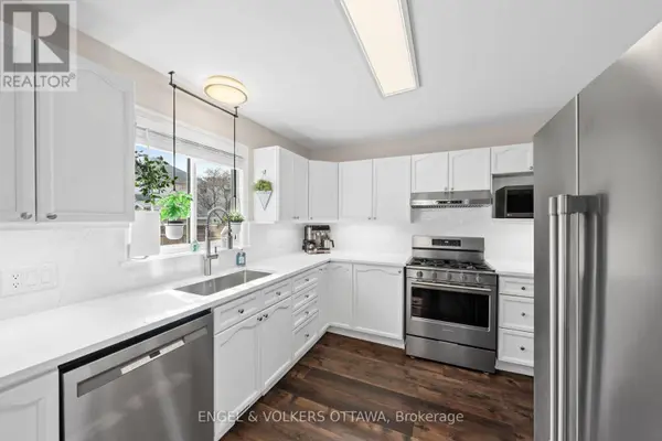 16 MAYFORD AVENUE, Ottawa, ON K2G6A7