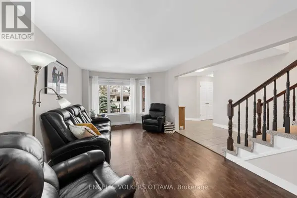 16 MAYFORD AVENUE, Ottawa, ON K2G6A7
