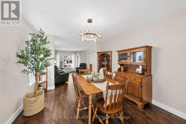 16 MAYFORD AVENUE, Ottawa, ON K2G6A7