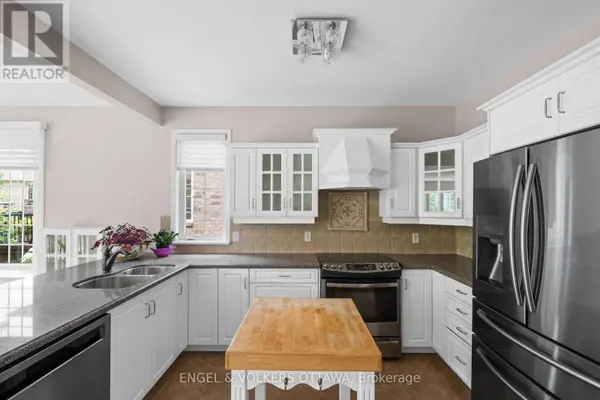 205 CAIRNSMORE CIRCLE, Ottawa, ON K2J0G4