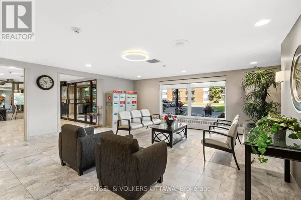 1465 Baseline RD #1206, Ottawa, ON K2C3L9