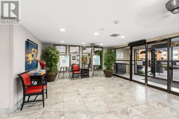 1465 Baseline RD #1206, Ottawa, ON K2C3L9