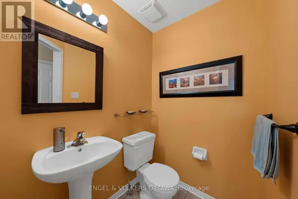48 FIELDBERRY PRIVATE, Ottawa, ON K2J5E8